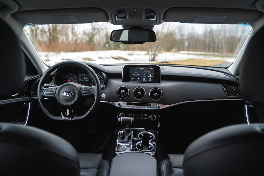 Торпедо Kia Stinger GT-Line AWD (CK) 2017 года  (NA) (фото 12 из 14)